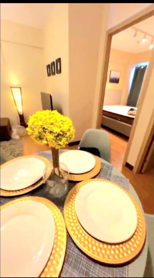 The Lancris Residences, 2 Bedrooms, 1 Bathroom, Living-Room, Kitchen & Pool Is Free Paranaque City Екстер'єр фото