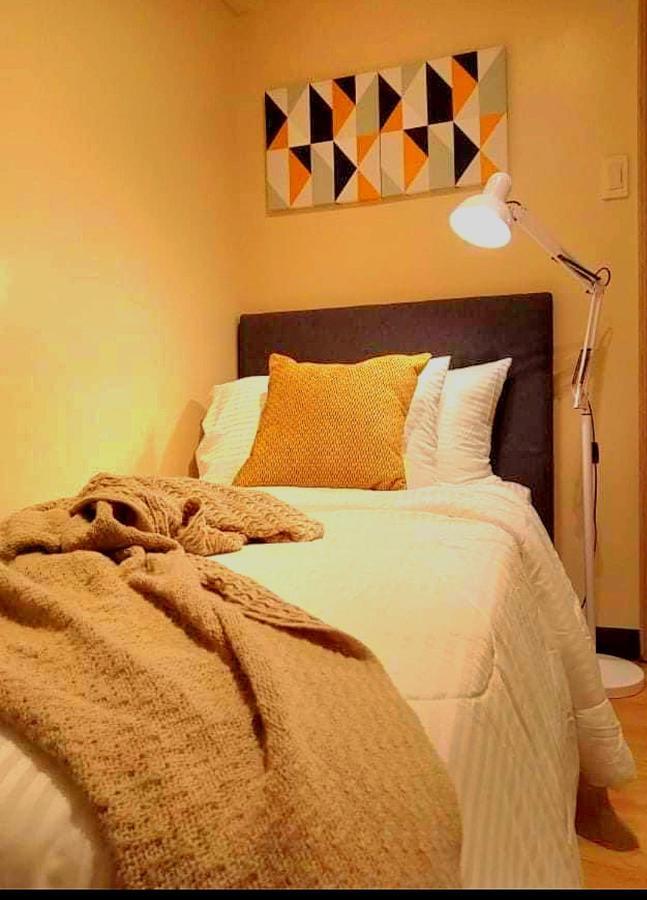 The Lancris Residences, 2 Bedrooms, 1 Bathroom, Living-Room, Kitchen & Pool Is Free Paranaque City Екстер'єр фото
