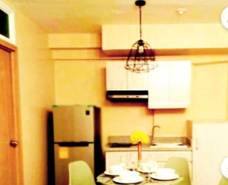 The Lancris Residences, 2 Bedrooms, 1 Bathroom, Living-Room, Kitchen & Pool Is Free Paranaque City Екстер'єр фото